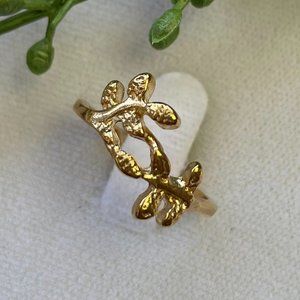 Leaf gold tone ring